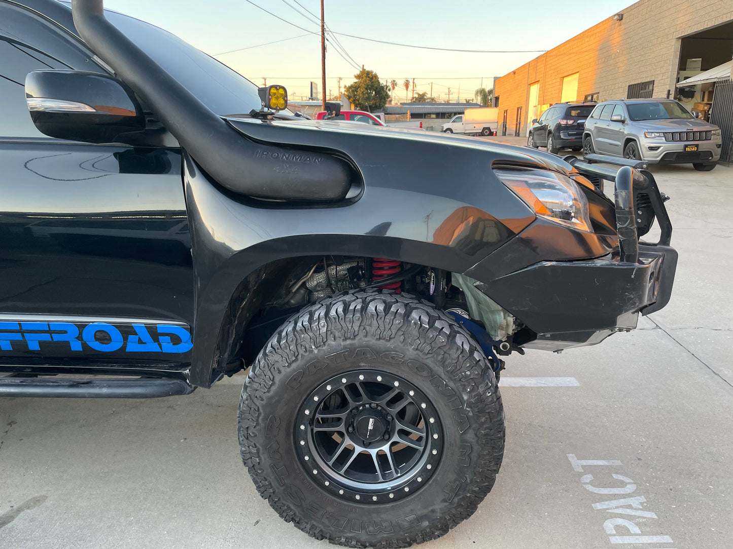 10-23 Lexus GX460 Front Fenders